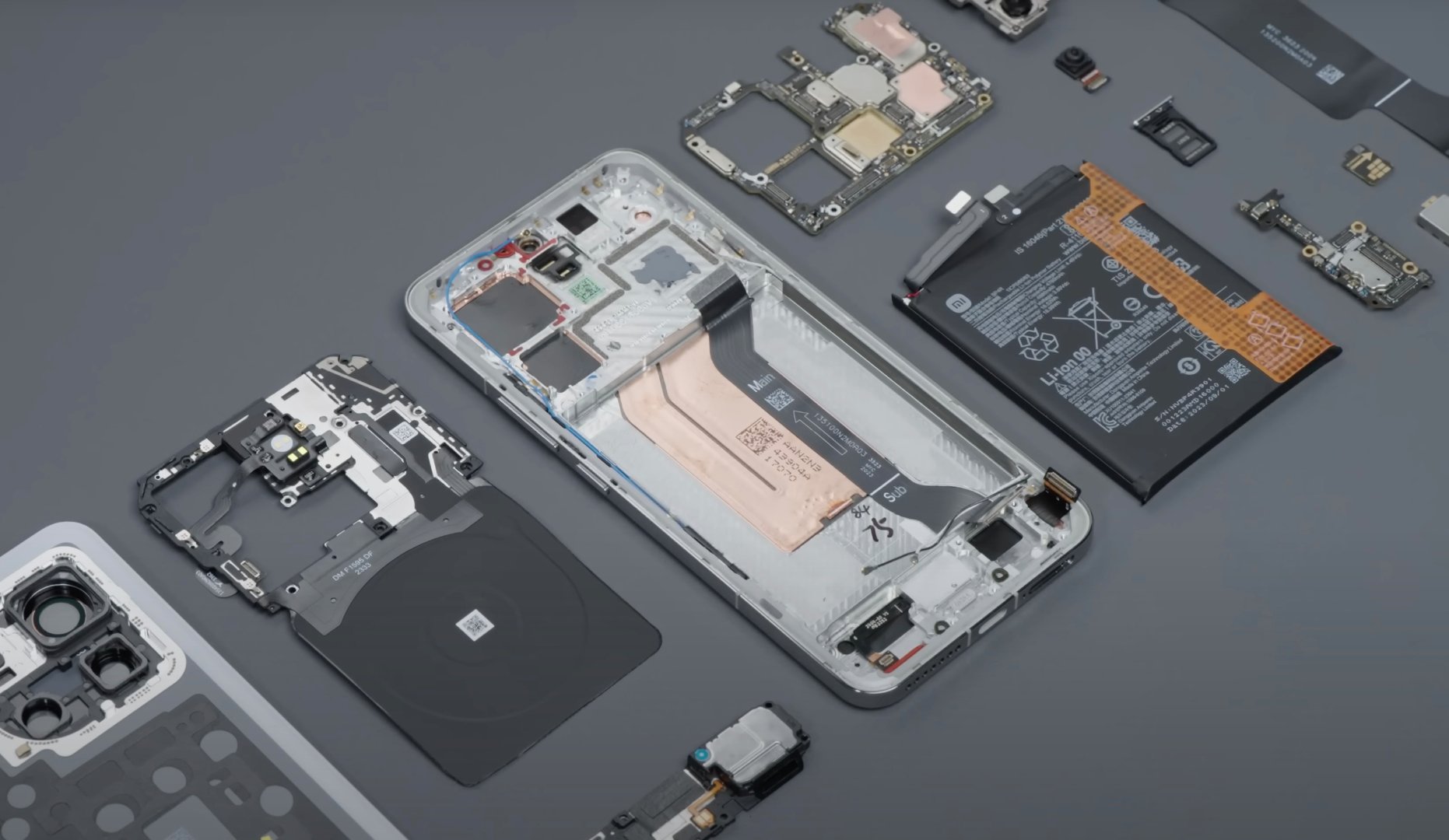 Xiaomi 14 Pro : La première vidéo de démontage présente le nouvel appareil photo à ouverture variable en continu et d'autres nouveautés matérielles